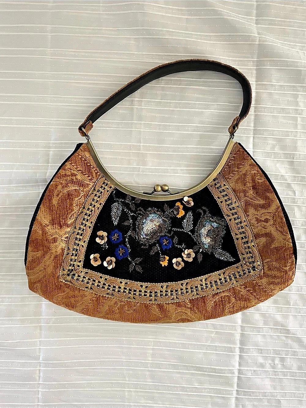 Vtg. Tapestry Beaded Embroidered Shoulder Bag in Brown & Black